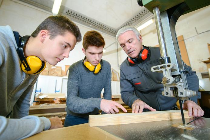 #Branche1# und zwei Azubi Jungen